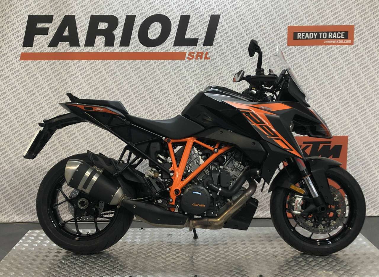 KTM 1290 Super Duke GT 2019