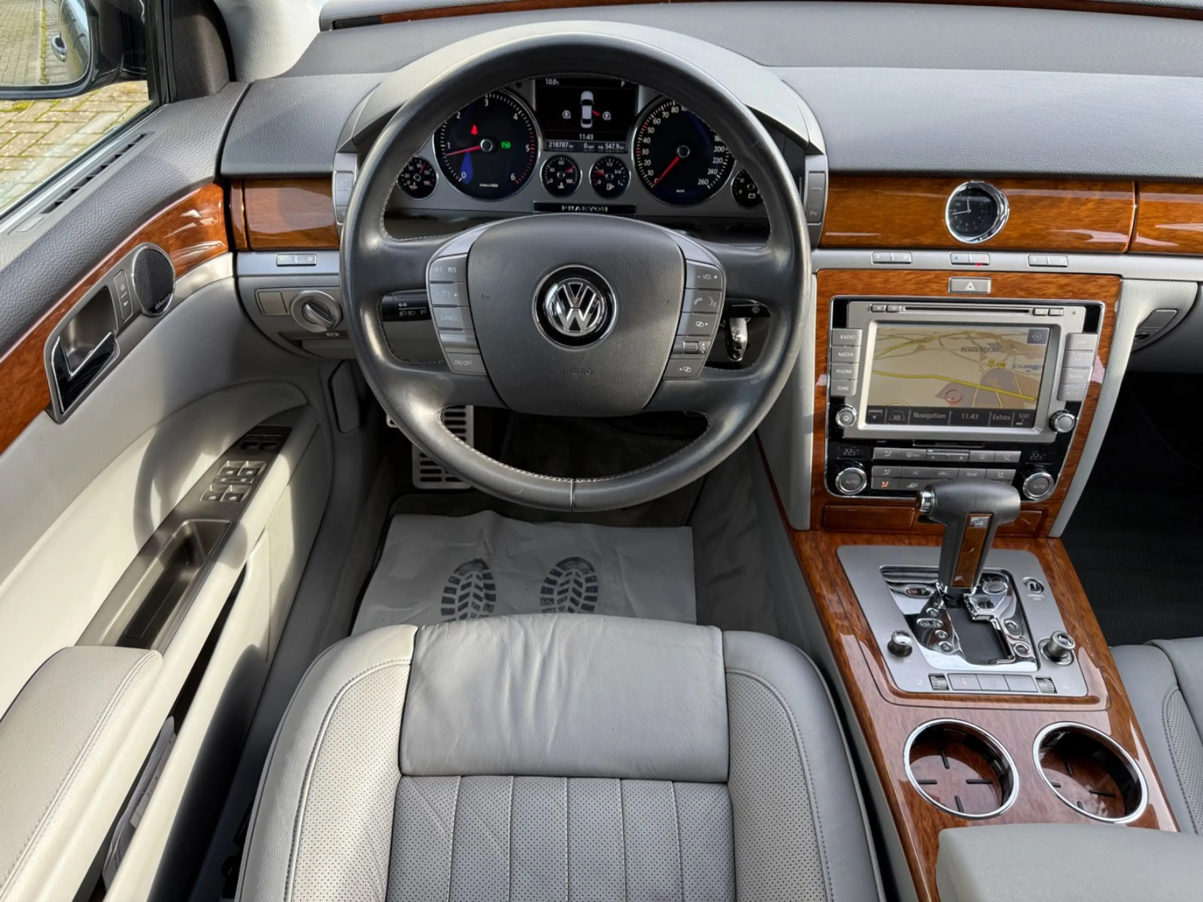 Volkswagen Phaeton V6 TDI 4Motion 19 Zoll Voll Scheckheft — photo 13
