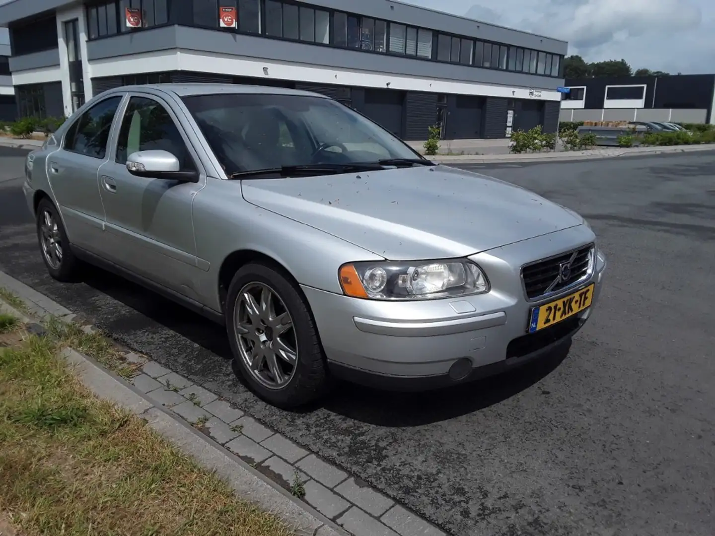 Volvo S60 2.4 DRIVERS EDITION Gris - 2
