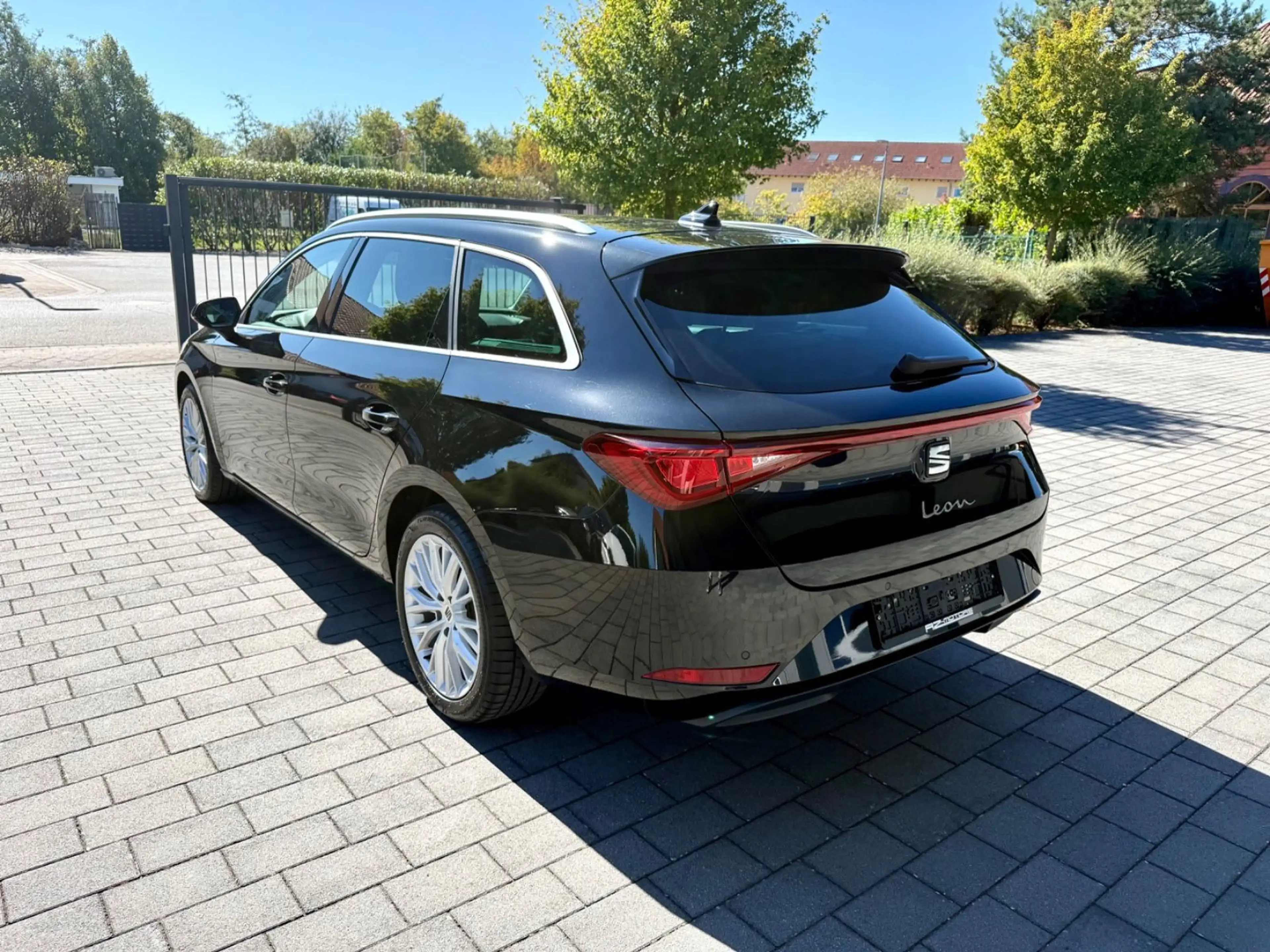 SEAT Leon Sportstourer 2.0 TDI Xcellence Standhz./AHK — photo 6