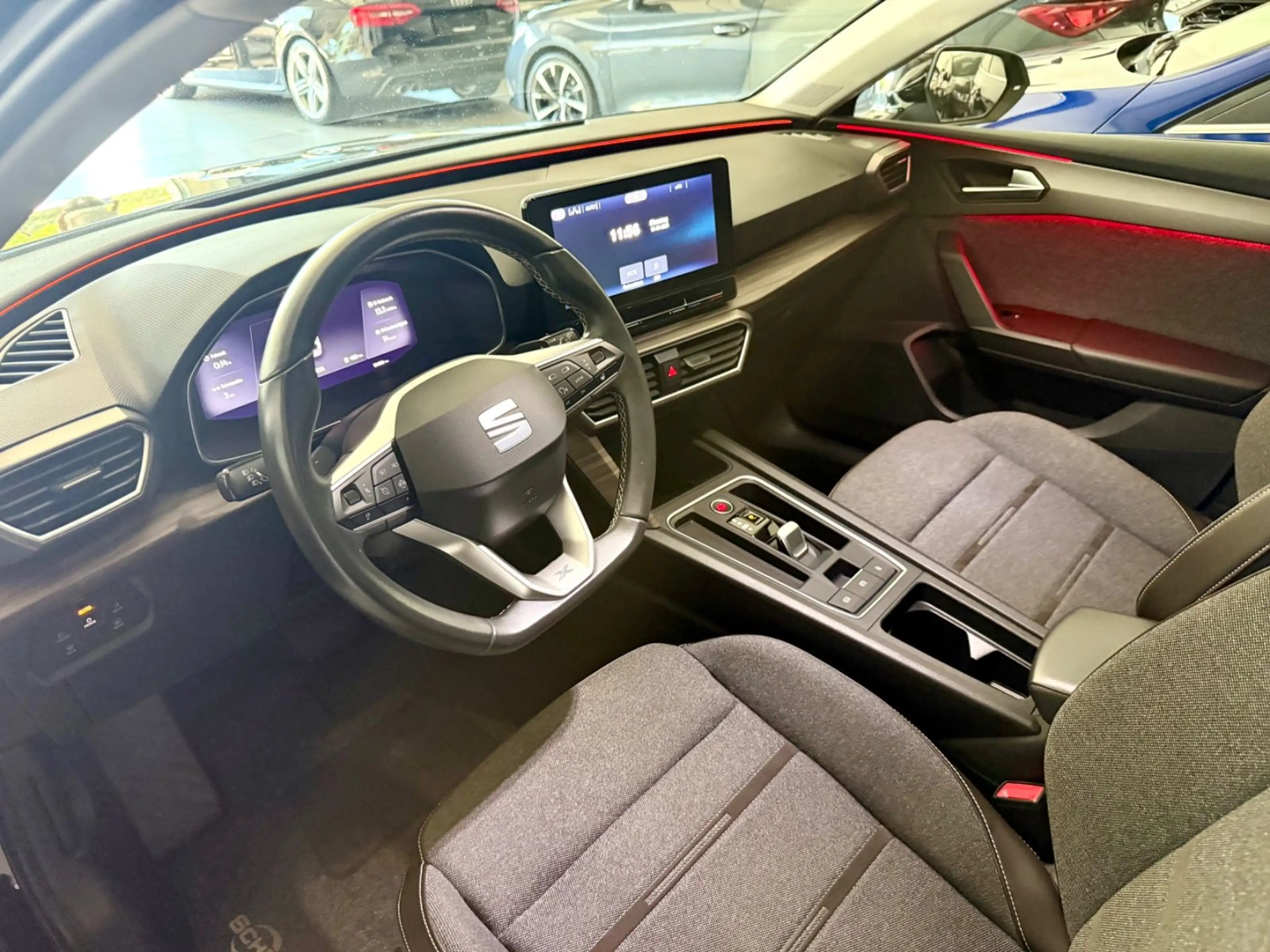 SEAT Leon Sportstourer 2.0 TDI Xcellence Standhz./AHK — photo 14