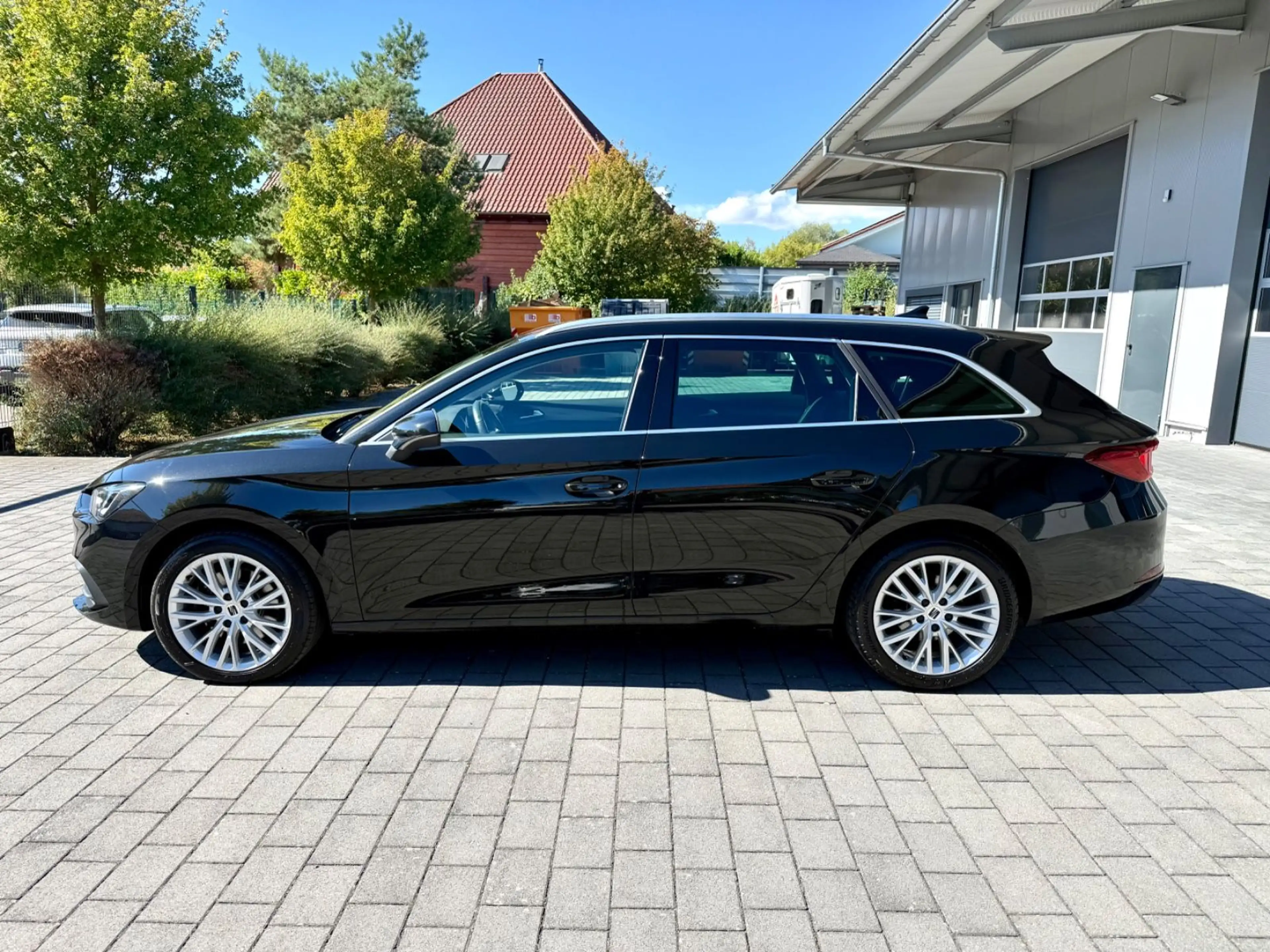 SEAT Leon Sportstourer 2.0 TDI Xcellence Standhz./AHK — photo 3