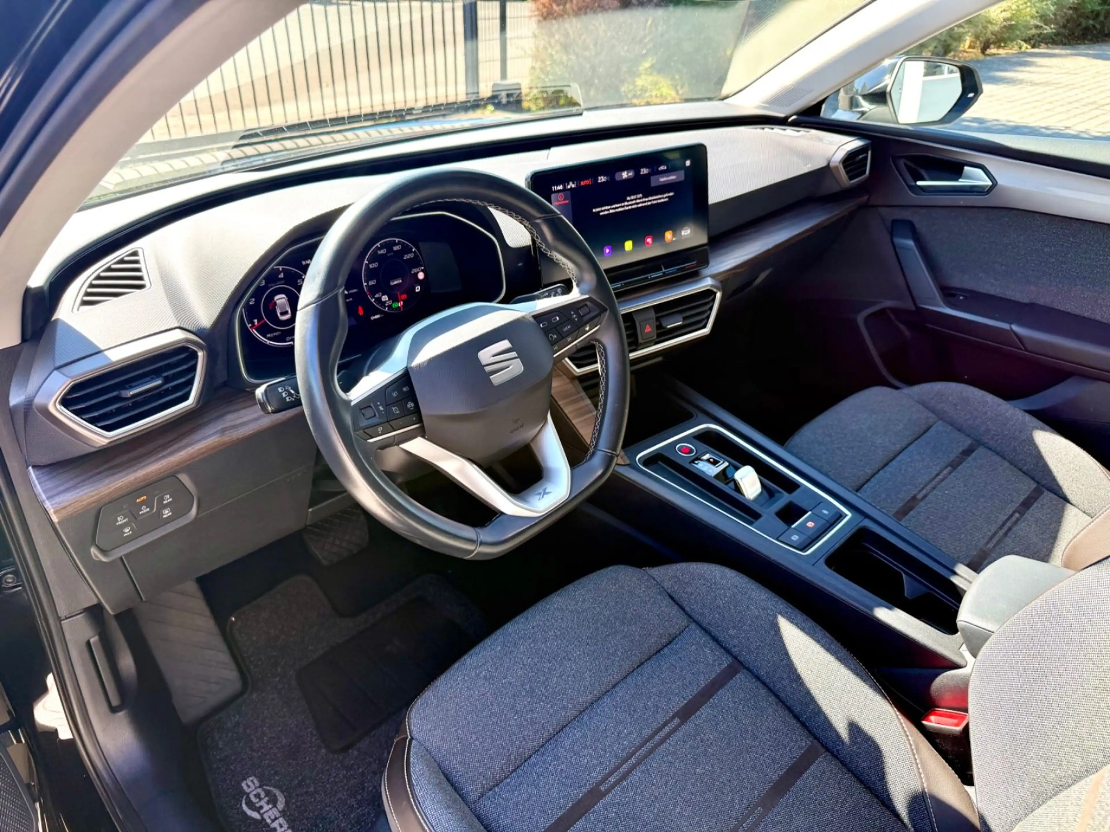 SEAT Leon Sportstourer 2.0 TDI Xcellence Standhz./AHK — photo 9