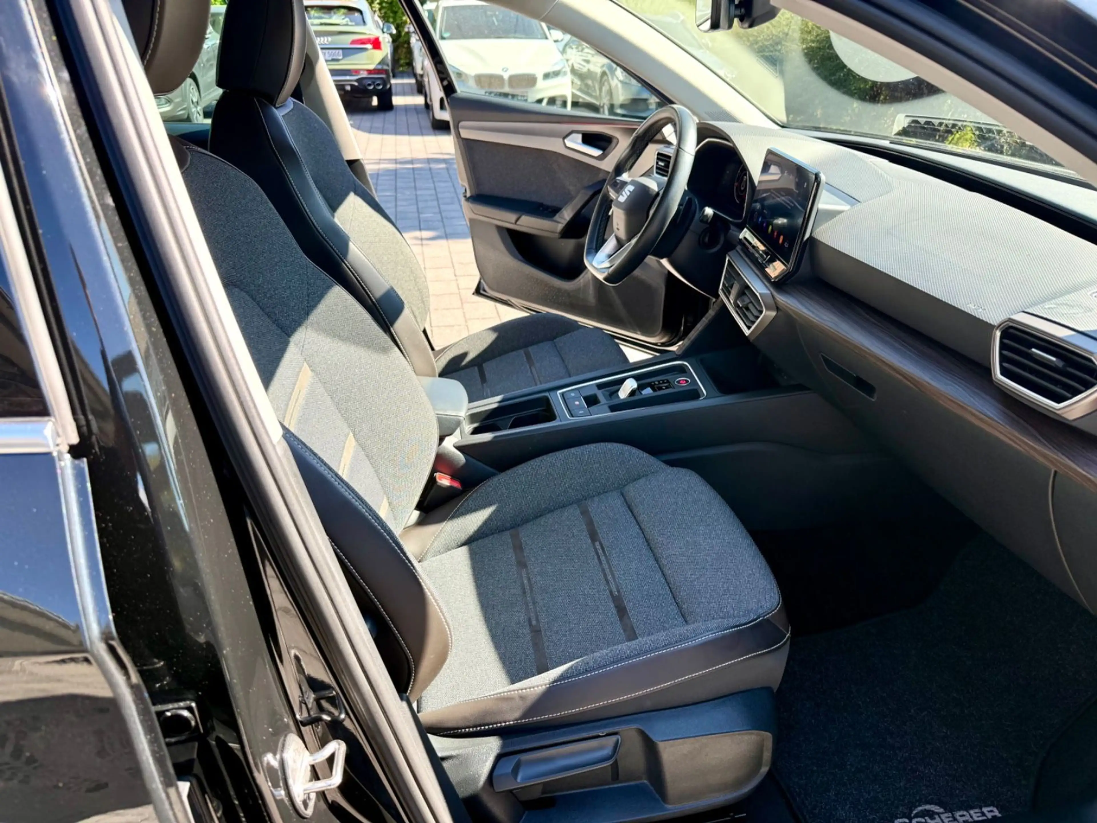 SEAT Leon Sportstourer 2.0 TDI Xcellence Standhz./AHK — photo 13