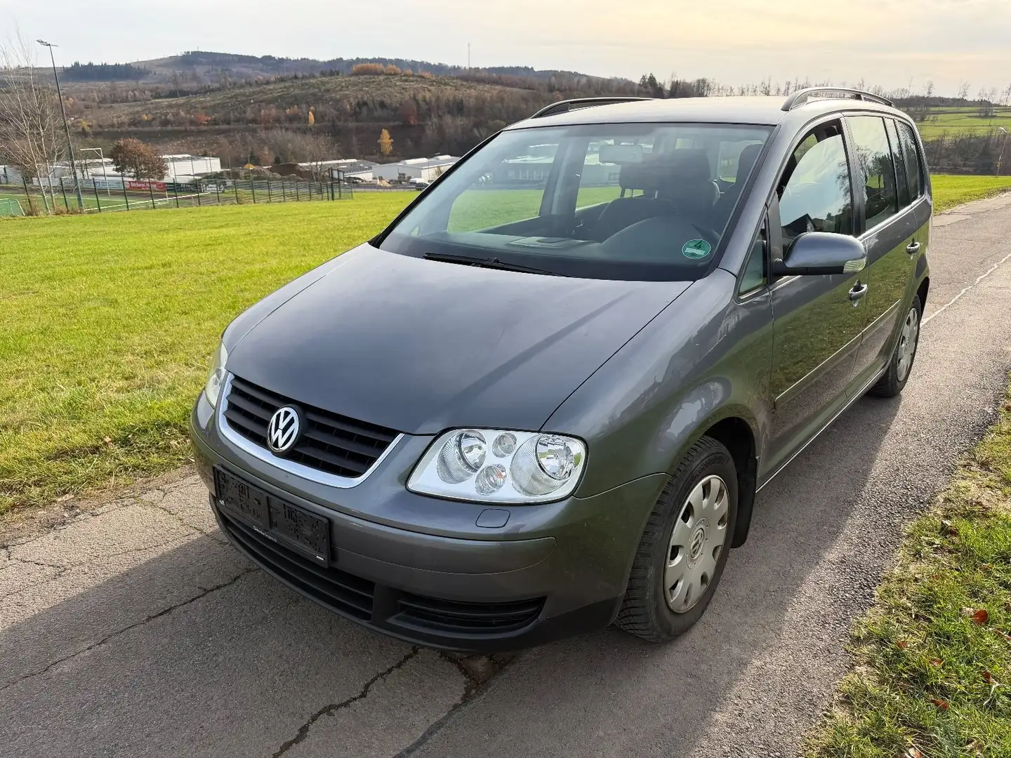 Volkswagen Touran 1.9 TDI DSG DPF Trendline Grau - 1