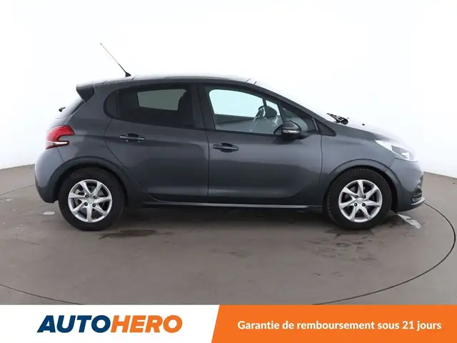 Peugeot 208 view 7