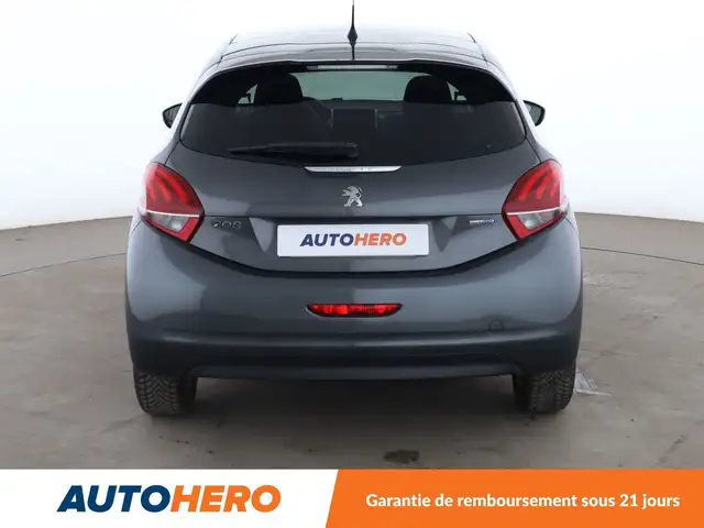 Peugeot 208 view 5