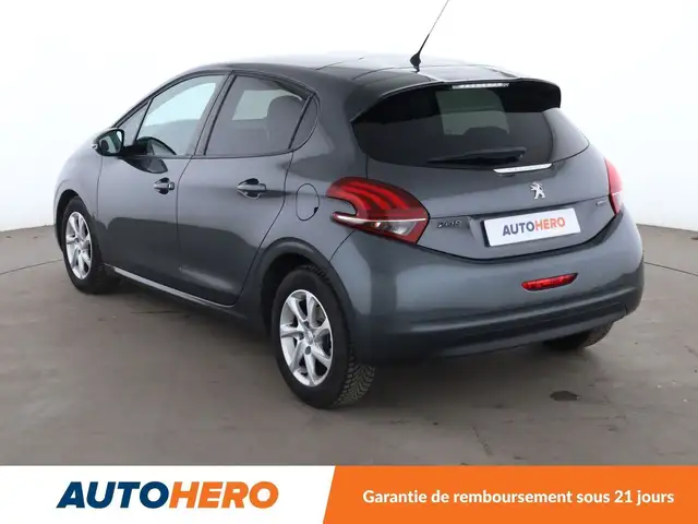 Peugeot 208 view 4