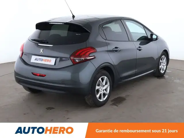 Peugeot 208 view 6