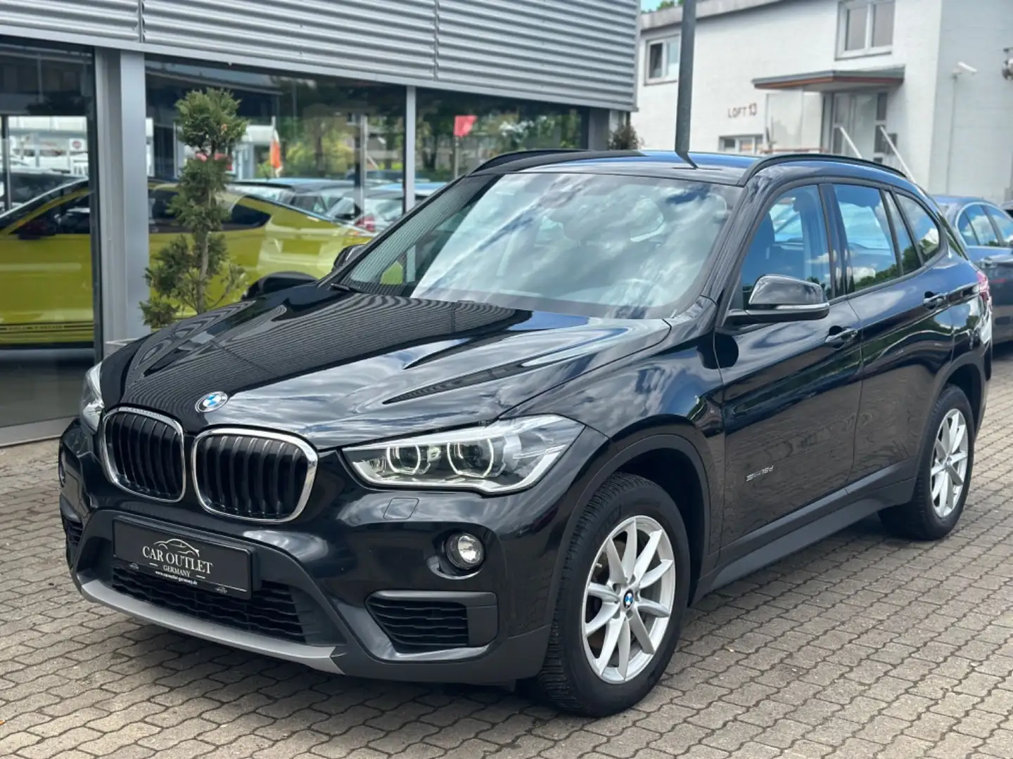BMW X1 sDrive 18 d Advantage | 2.Hand | PDC | SHZ Schwarz - 1