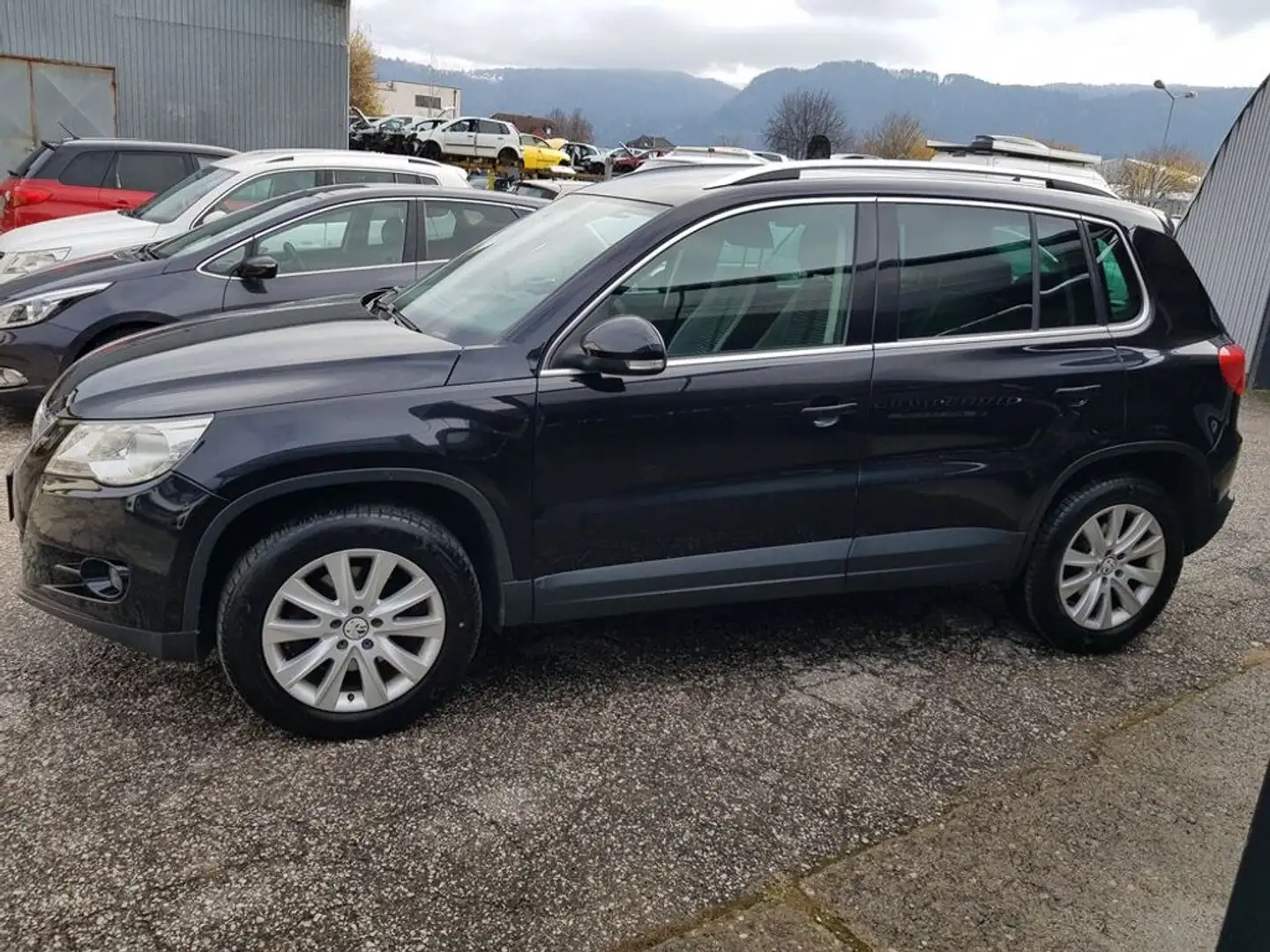 Volkswagen Tiguan 2,0 TDI Sport & Style 4Motion // AHV // Schwarz - 2