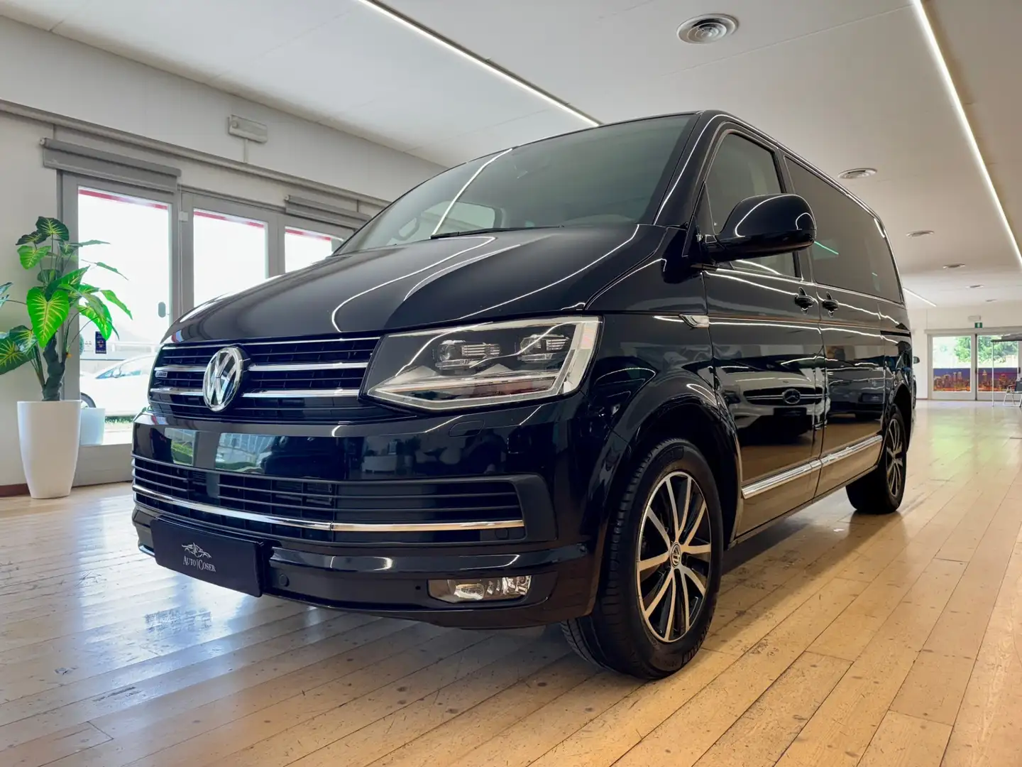 Volkswagen T6 Multivan Multivan 2.0 TDI 204CV 4Motion Highline Černá - 2
