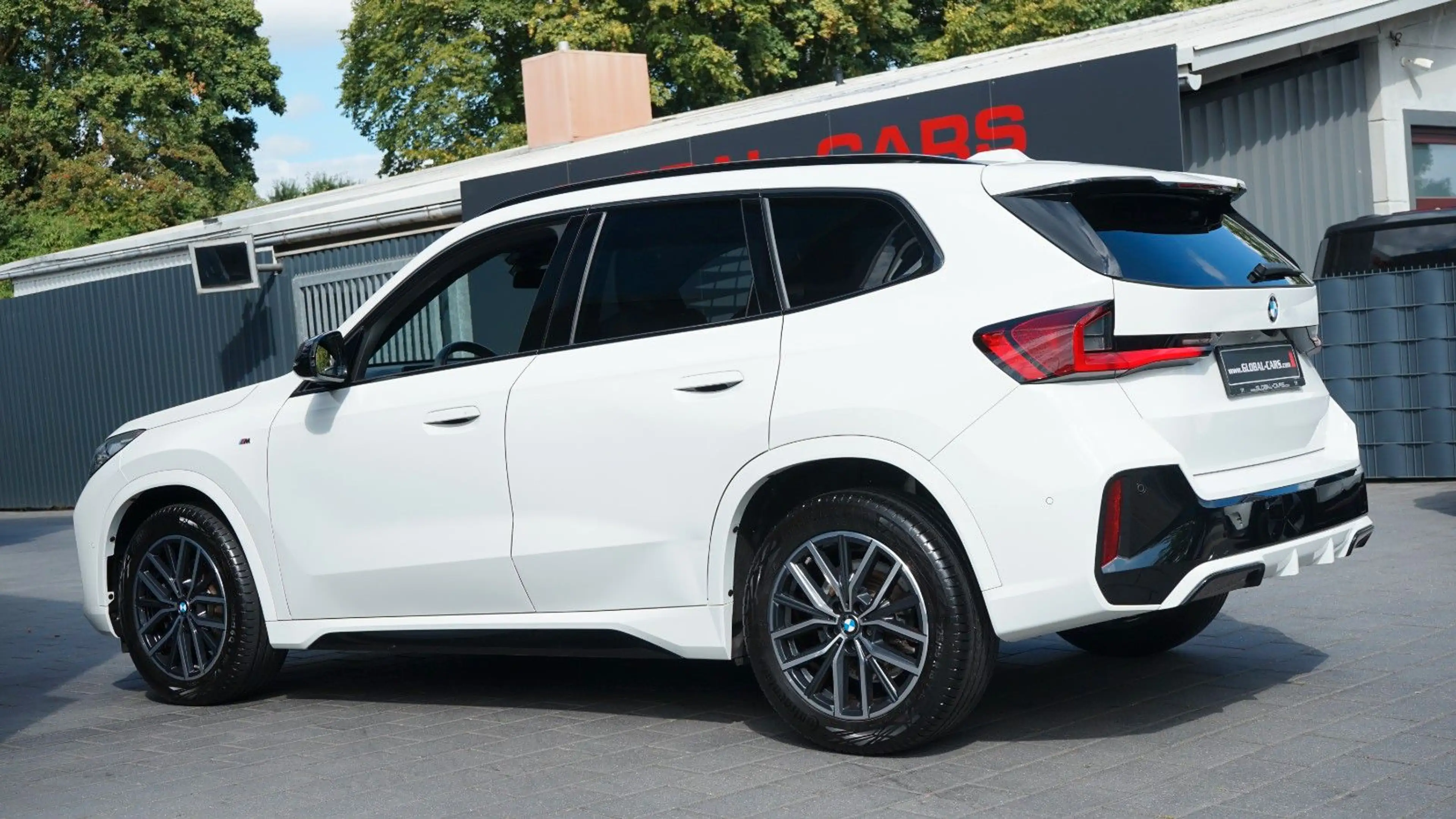 BMW X1 sDRIVE 18i A STEP. M SPORT*AHK*WIDESCREEN — photo 10