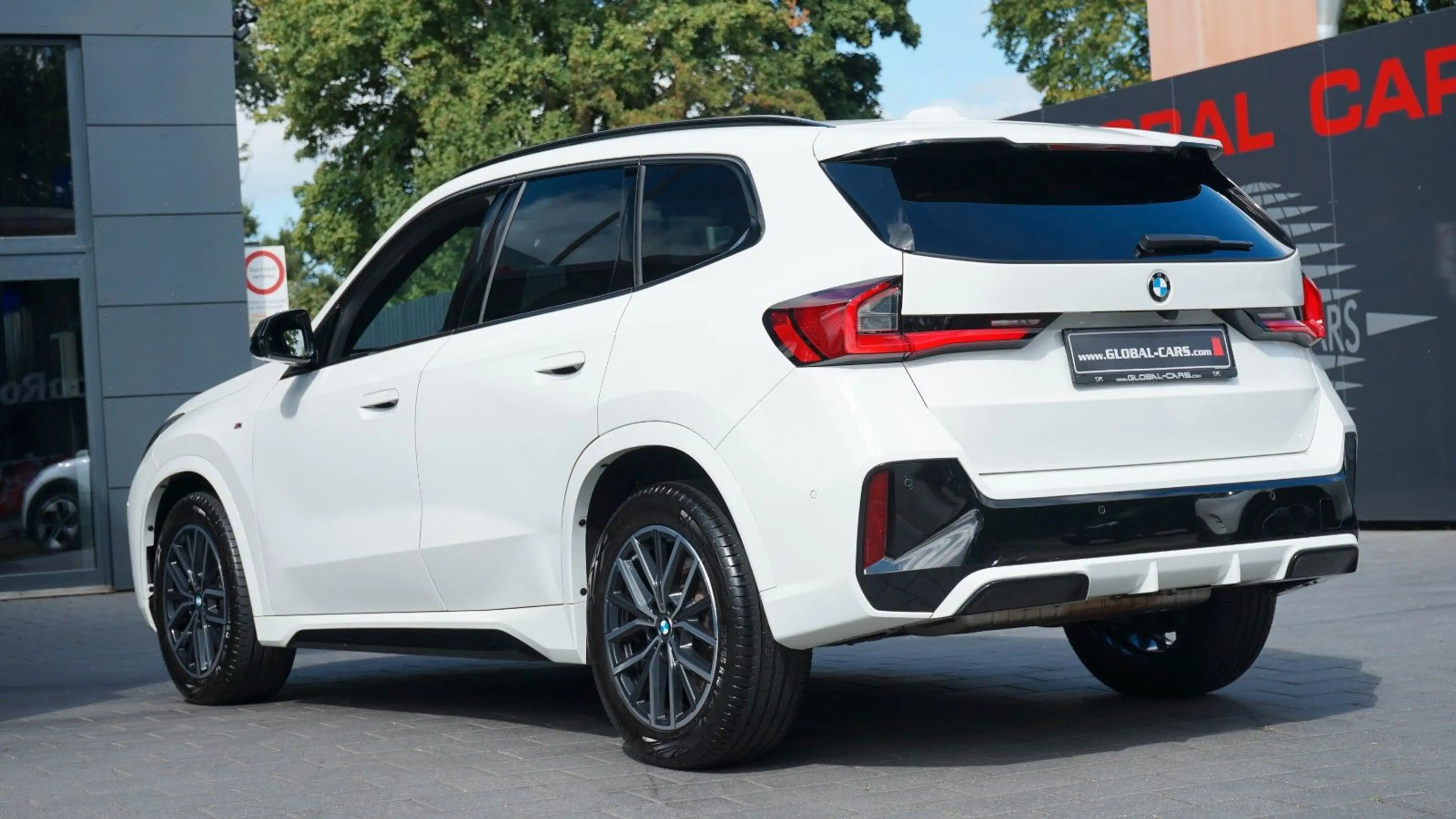 BMW X1 sDRIVE 18i A STEP. M SPORT*AHK*WIDESCREEN — photo 2