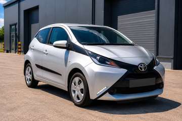 Aygo 1.0i VVT-i x-play  | Slechts 67.700 km! | 5 Deurs