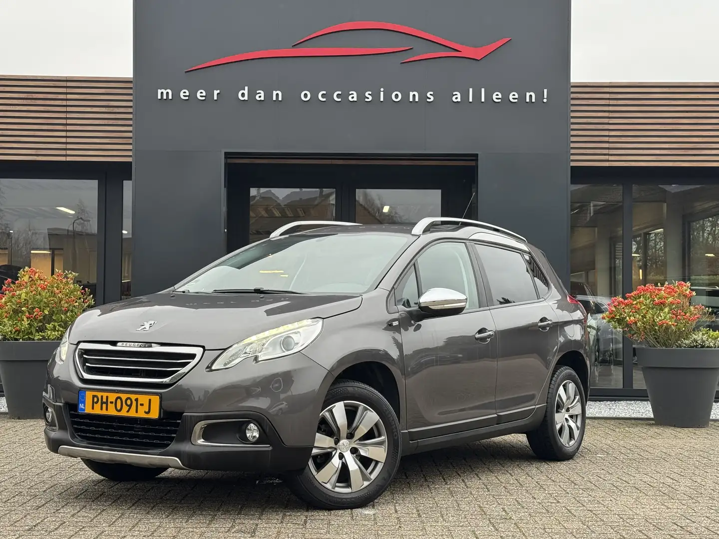 Peugeot 2008 Style 1.2 Puretech Grau - 1