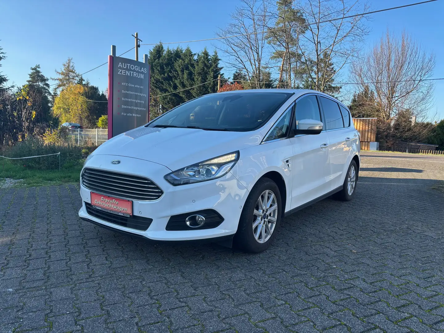 Ford S-Max Titanium, 7 Sitzer, HU + Inspektion neu Weiß - 1