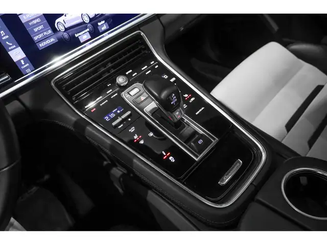 Porsche Panamera view 11