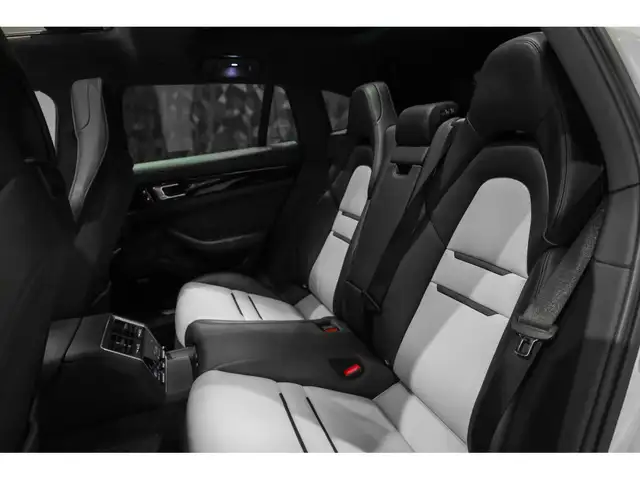 Porsche Panamera view 10