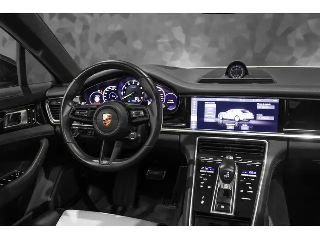 Porsche Panamera view 14
