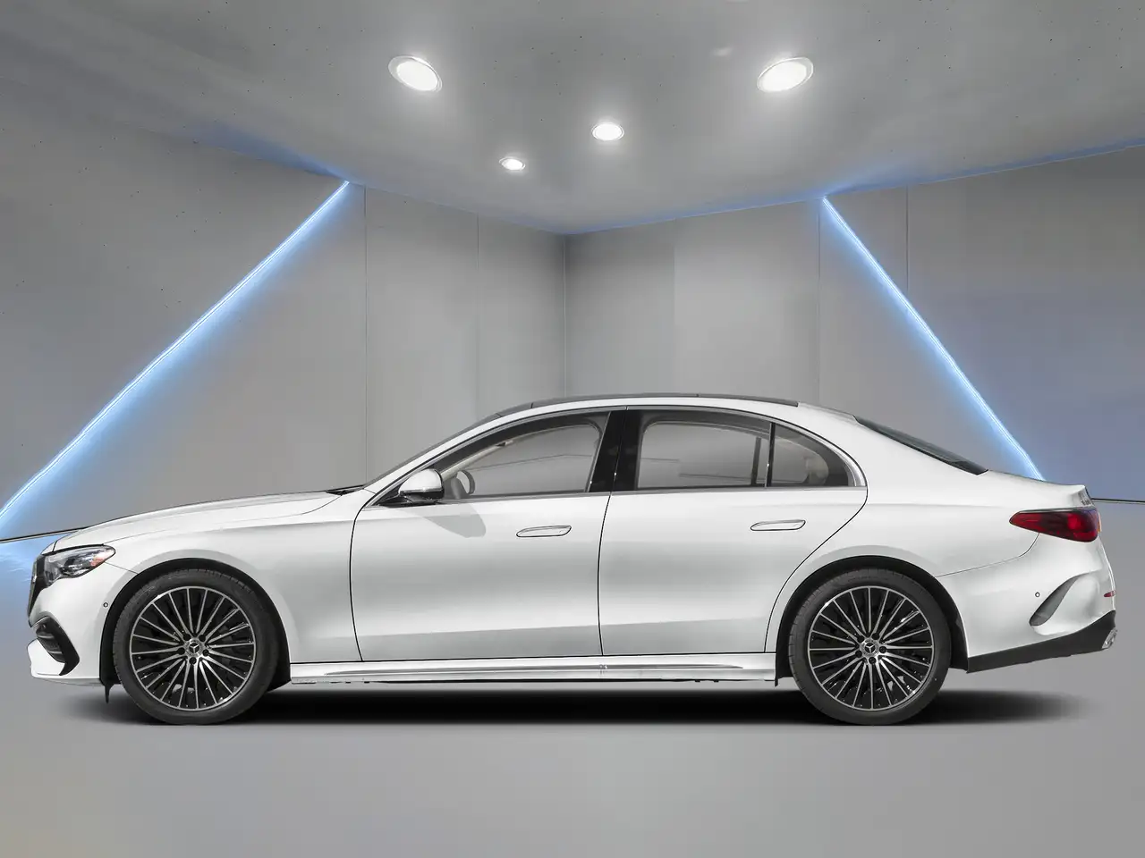 Mercedes-Benz E-Class снимка Mercedes-Benz E-Class