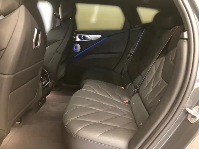 BMW XM 50e Ansicht 7