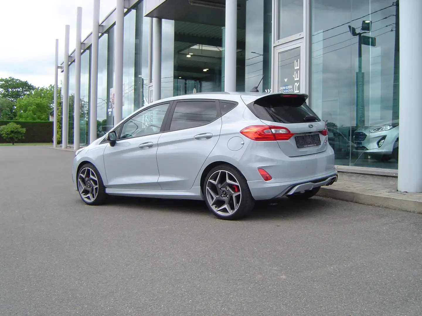 Ford Fiesta Fiesta ST 1.5 EcoBoost Ultimate Grijs - 2
