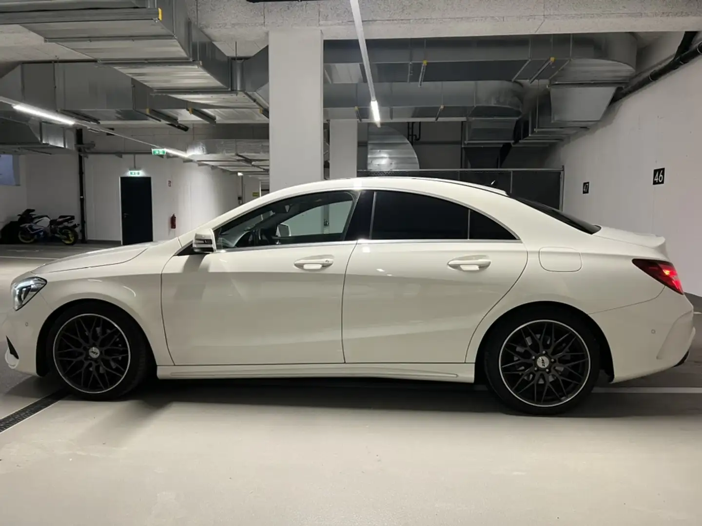 Mercedes-Benz CLA 180 CLA 180 Aut. Weiß - 2