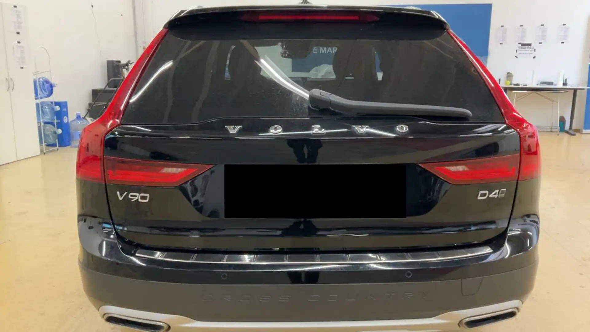 Volvo V90 Cross Country V90 Cross Country 2.0 D4 Pro AWD Schwarz - 2