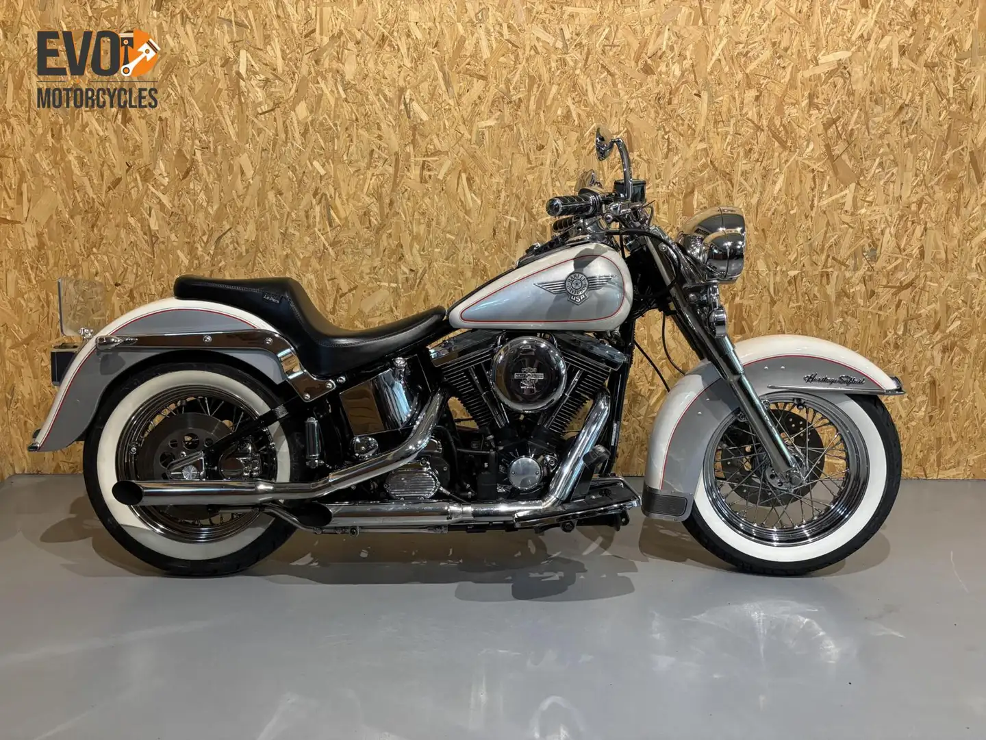 Harley-Davidson Heritage FLSTN Nostalgia - 1
