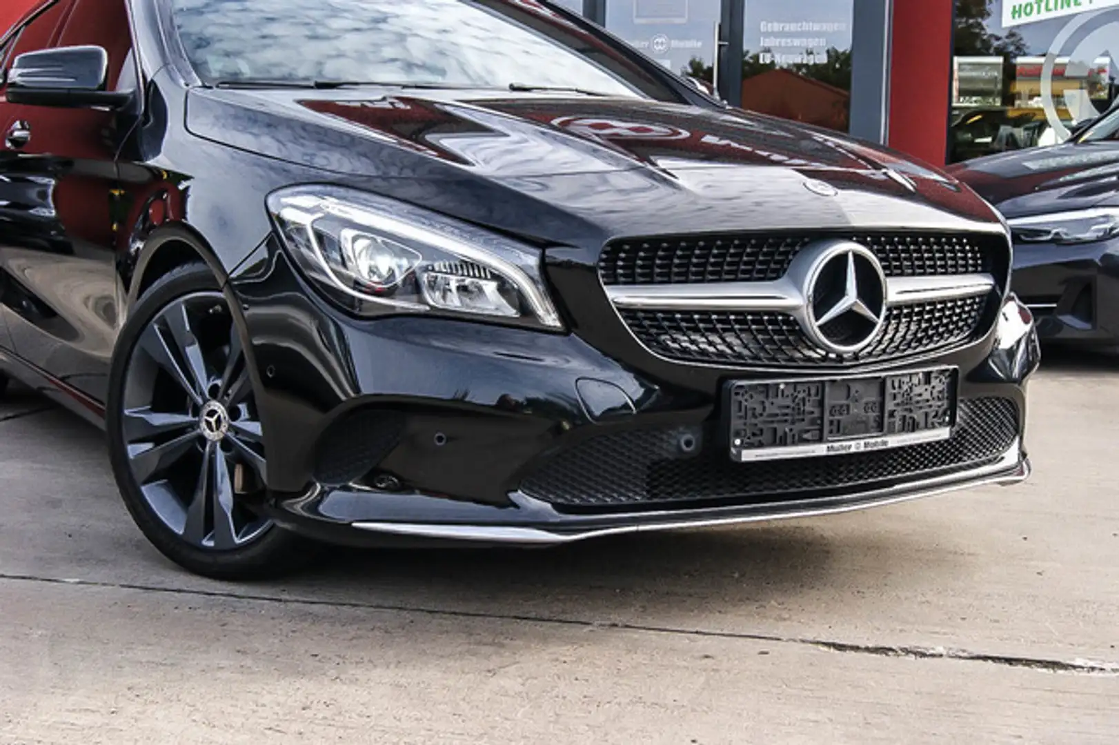 Mercedes-Benz CLA 200 Shooting Brake 7G-DCT LED KEYLESS NAVI Schwarz - 2