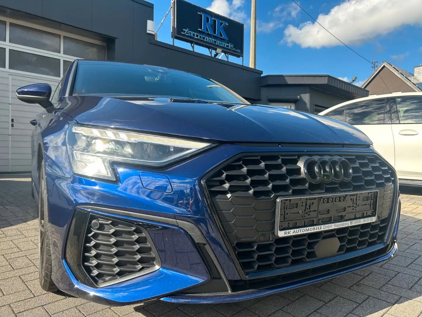 Audi A3 Sportback 30 TDI S line Limousine Blau - 1