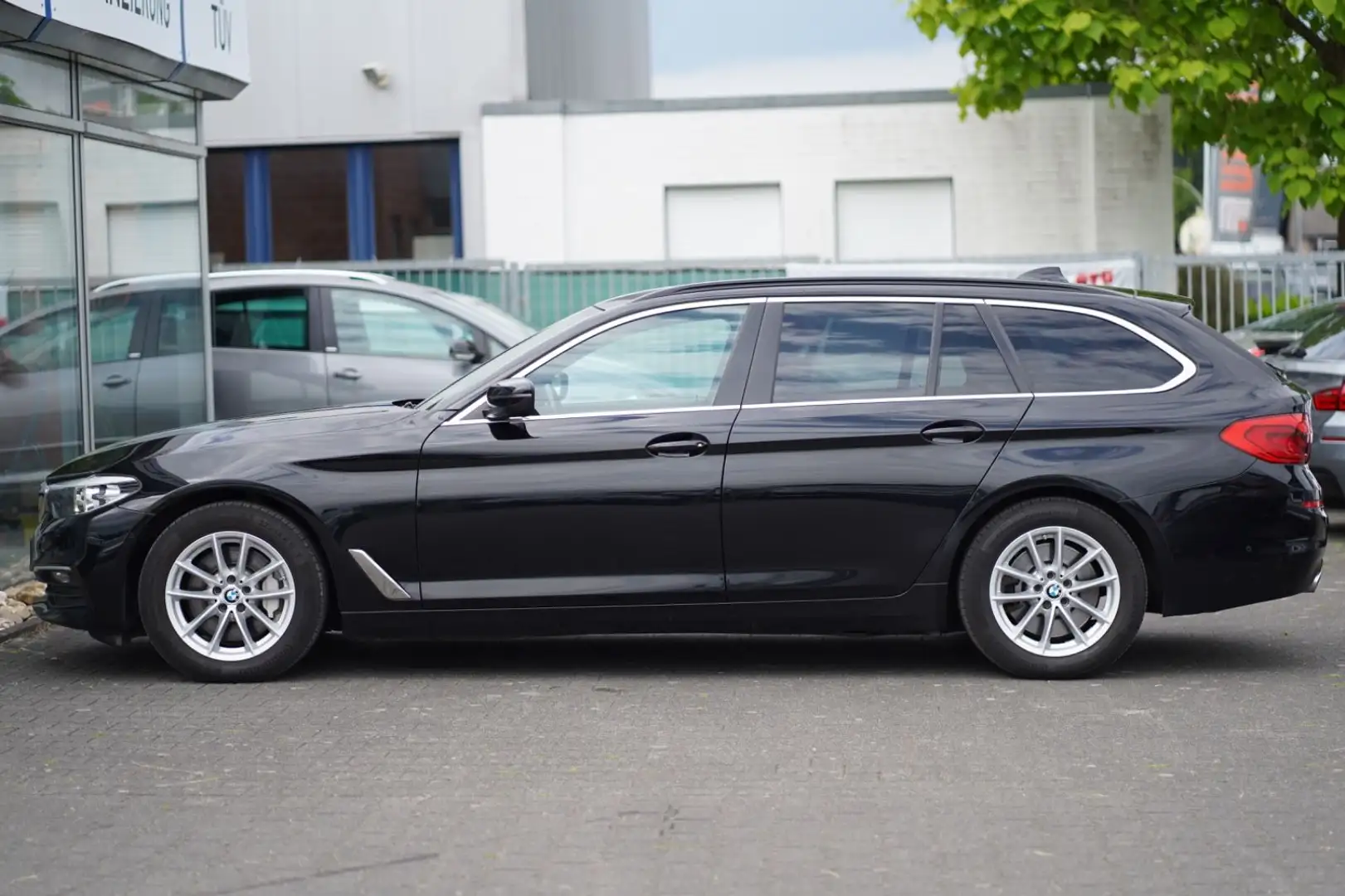 BMW 530 d xDrive Touring Automatik DDC ACC Leder Cam Schwarz - 2