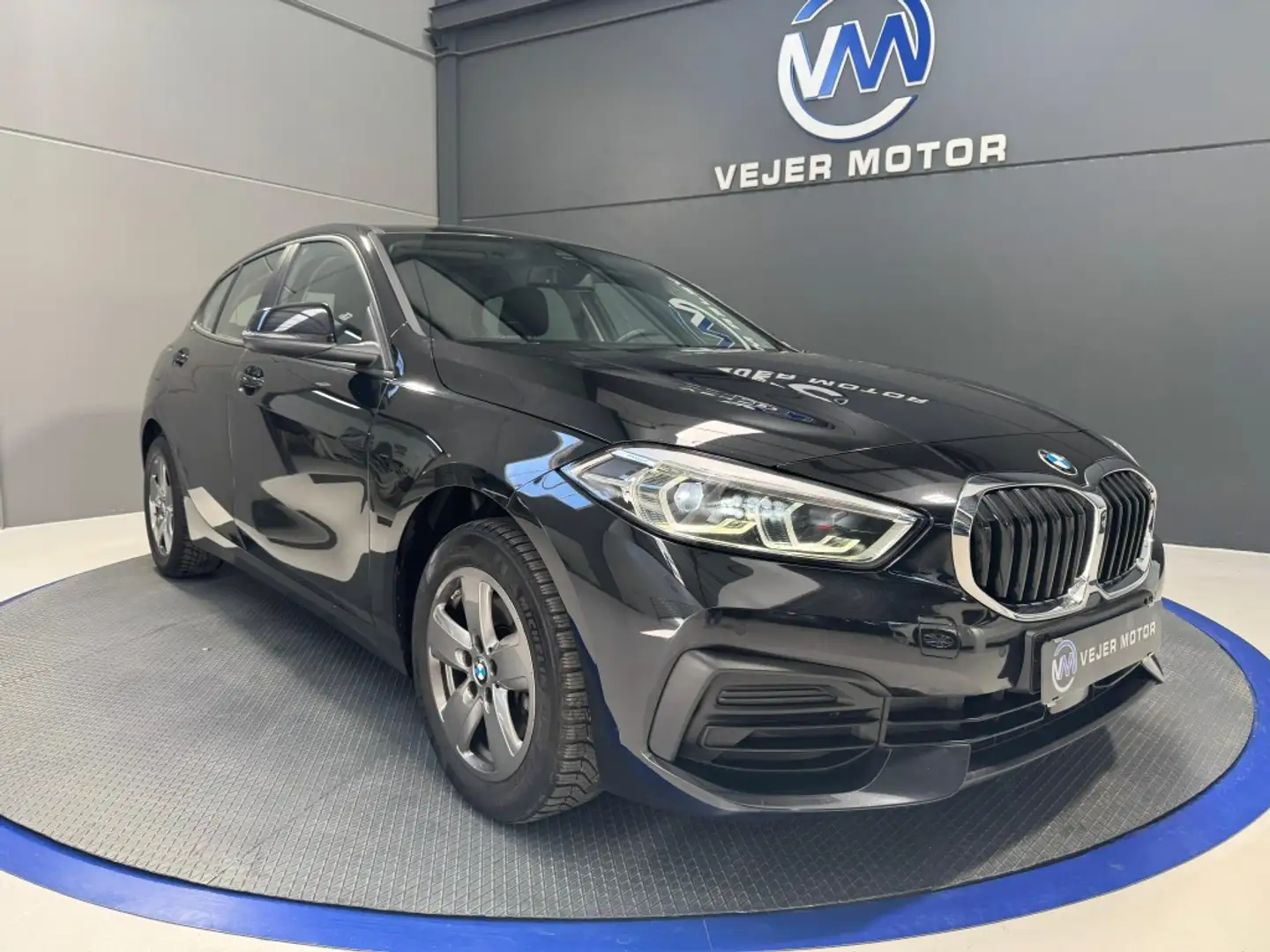 BMW 116 116d Business Negro - 1
