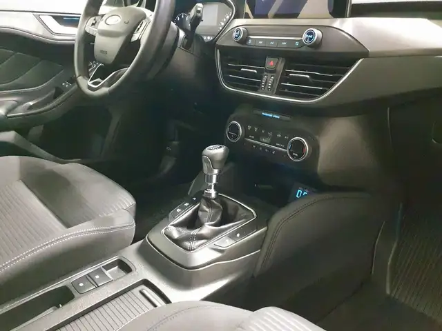Ford Focus view 11