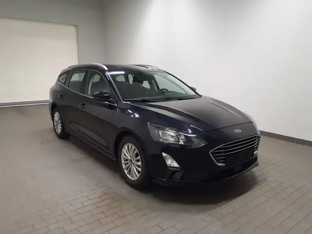 Ford Focus view 3