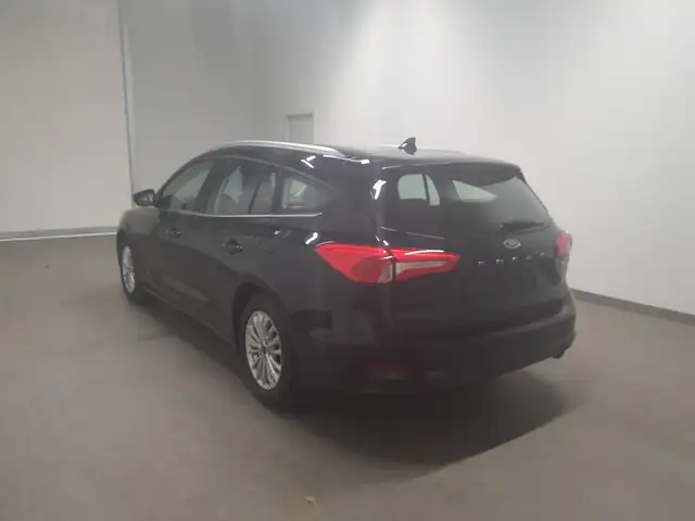 Ford Focus view 6