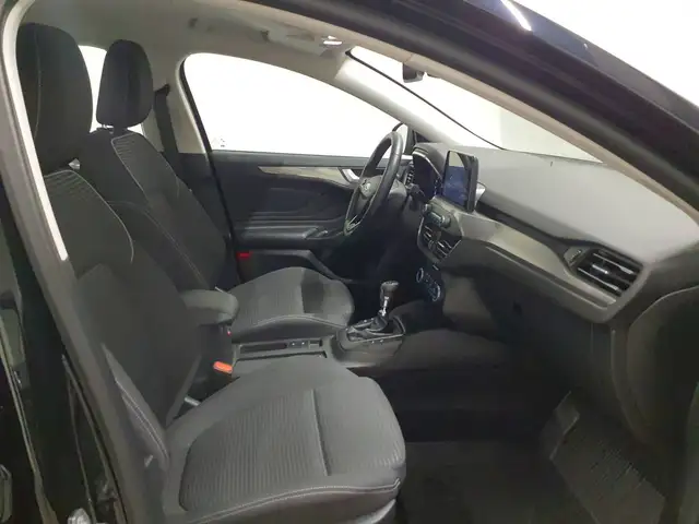Ford Focus view 9