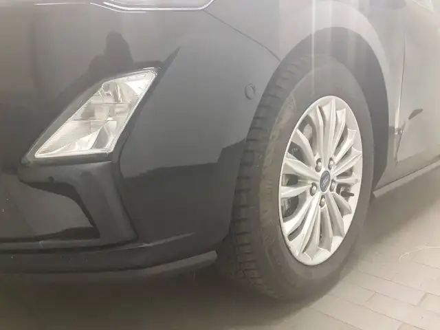 Ford Focus view 14