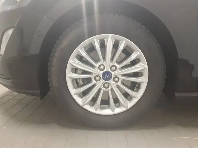 Ford Focus view 15