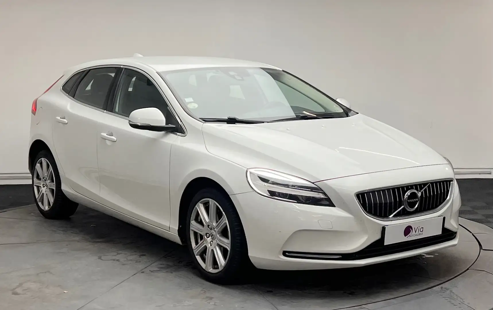 Volvo V40 D2 120 ch Inscription - 5P SUIVI COMPLET Blanc - 2