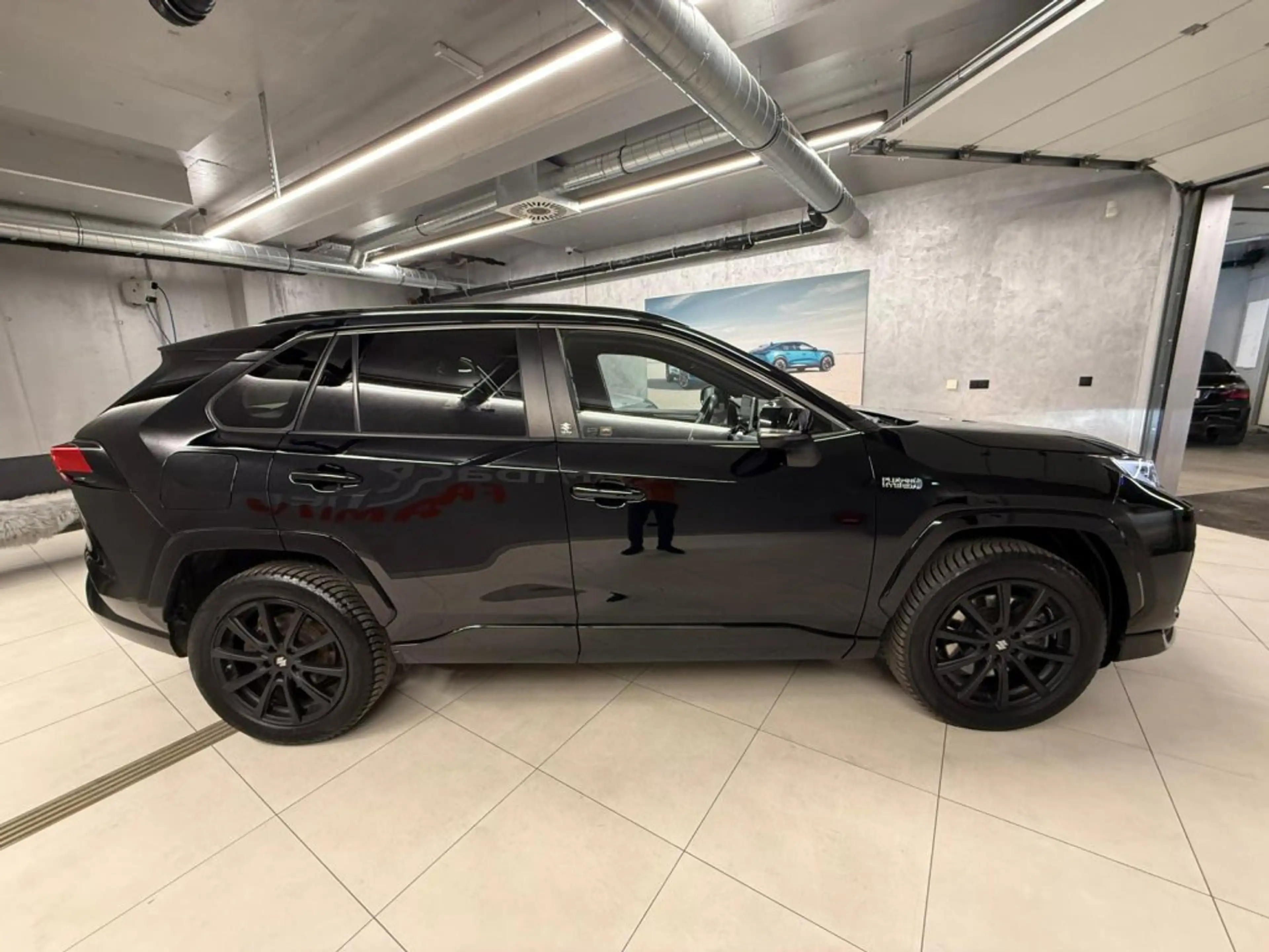 Suzuki Across 2.5 PHEV E-FOUR E-CVT flash — photo 3