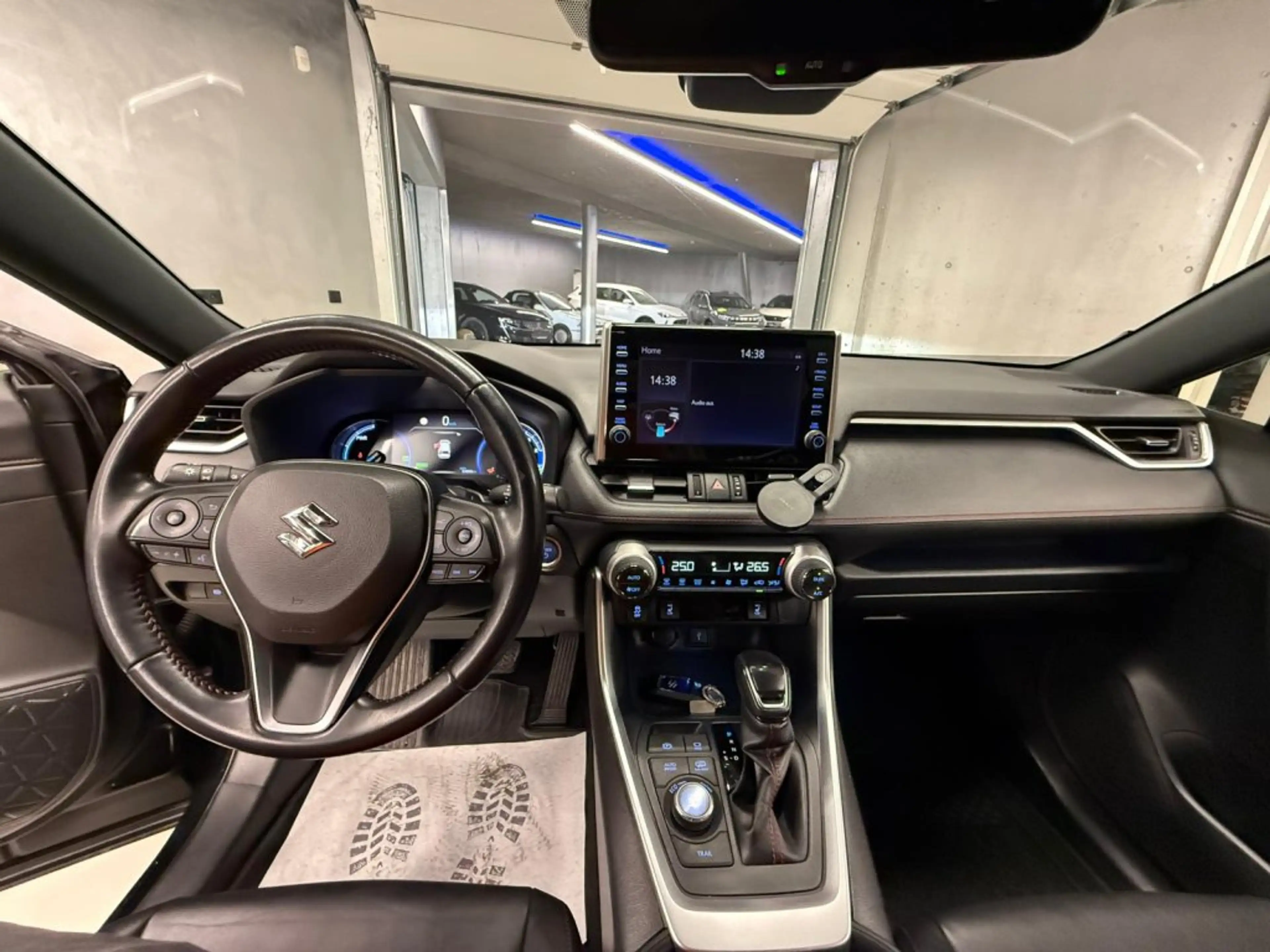 Suzuki Across 2.5 PHEV E-FOUR E-CVT flash — photo 10