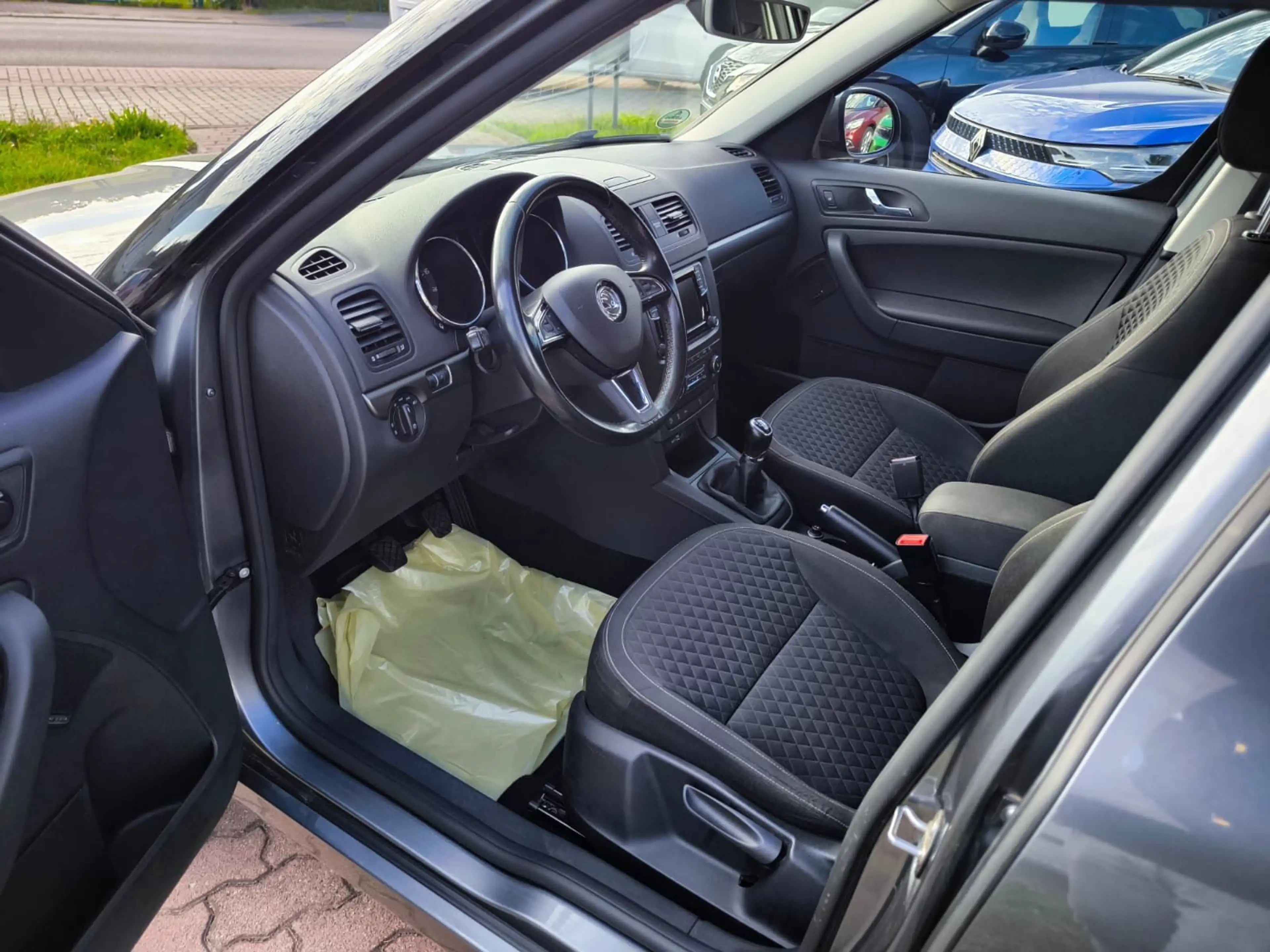 Skoda Yeti 1.4 TSI Drive AHK/Sitzheizung/Navigation — photo 8