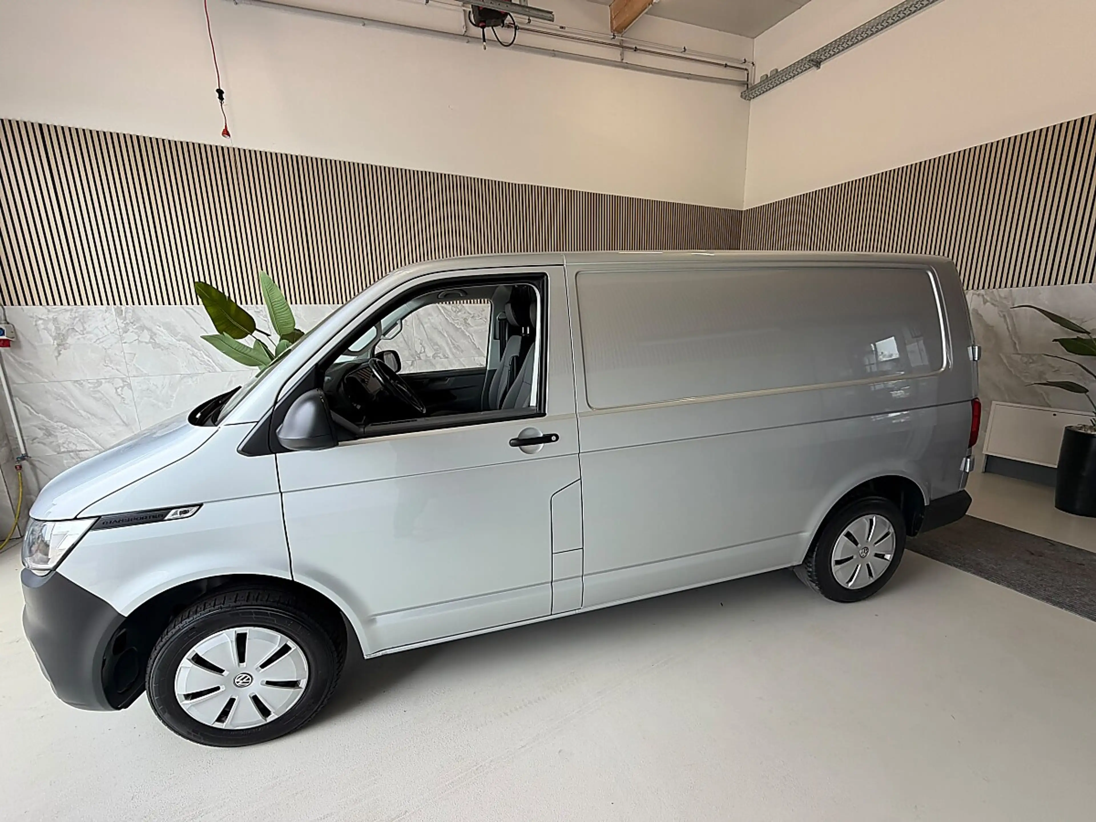 Volkswagen T6.1 Transporter KR Flügel DSG AHK abnehmbar Fernlichtassistent ... — photo 6
