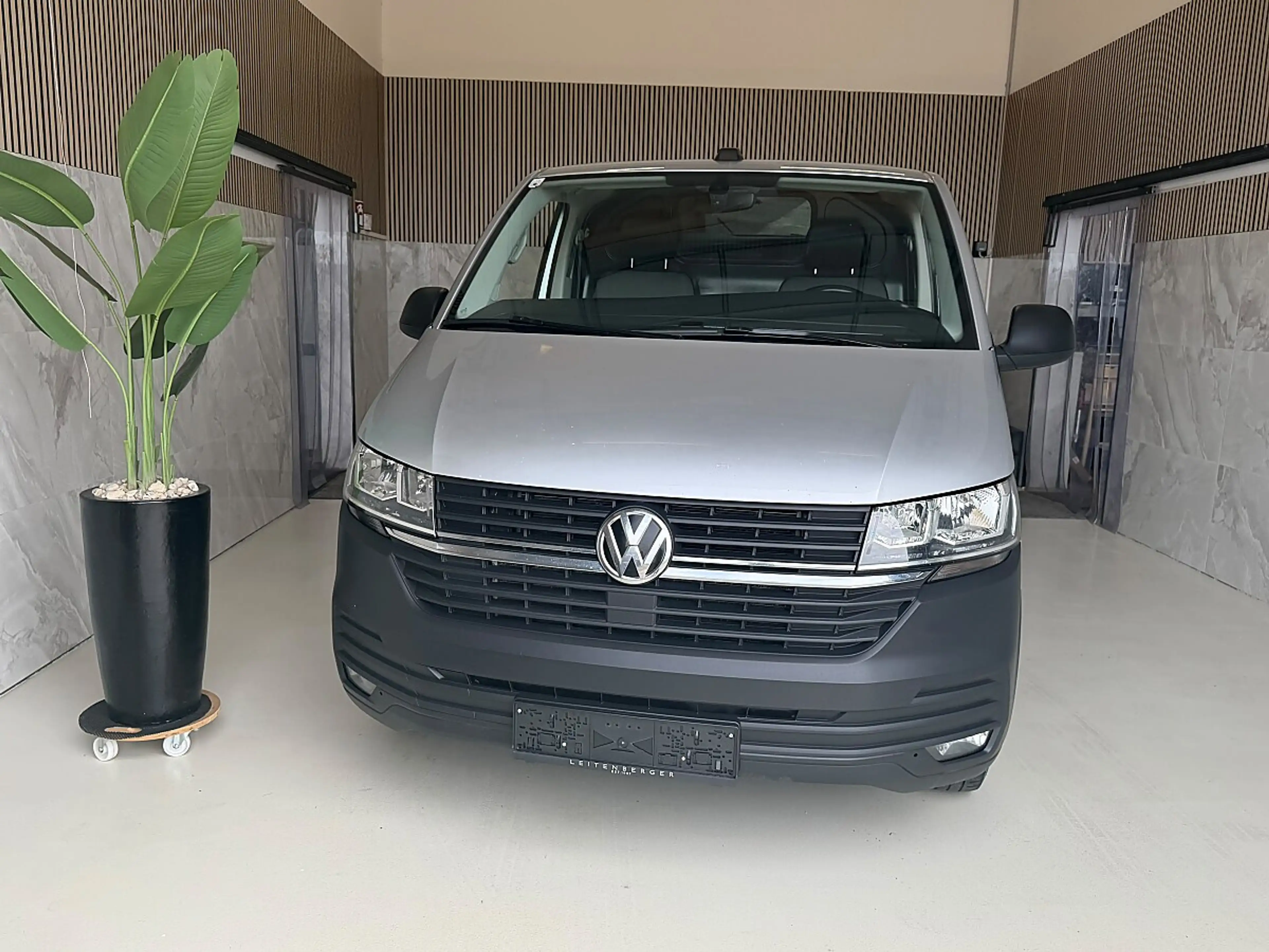 Volkswagen T6.1 Transporter KR Flügel DSG AHK abnehmbar Fernlichtassistent ... — photo 3