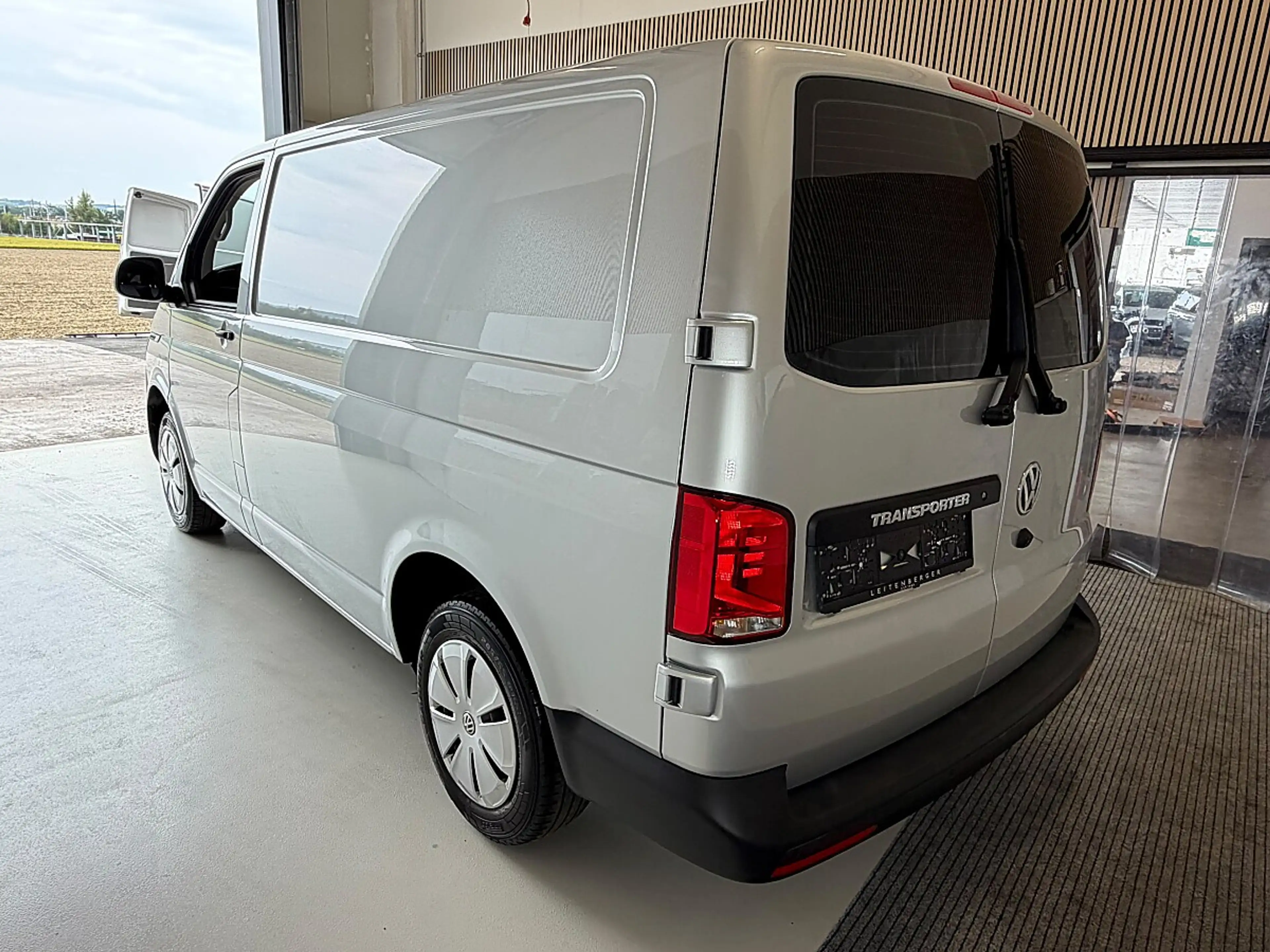 Volkswagen T6.1 Transporter KR Flügel DSG AHK abnehmbar Fernlichtassistent ... — photo 7