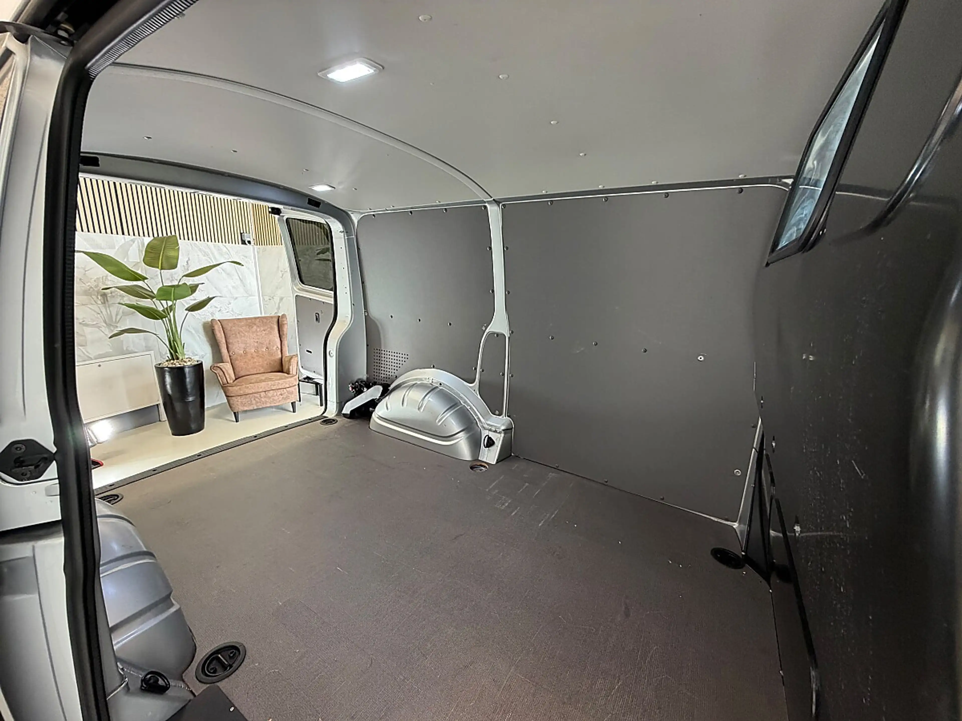 Volkswagen T6.1 Transporter KR Flügel DSG AHK abnehmbar Fernlichtassistent ... — photo 11