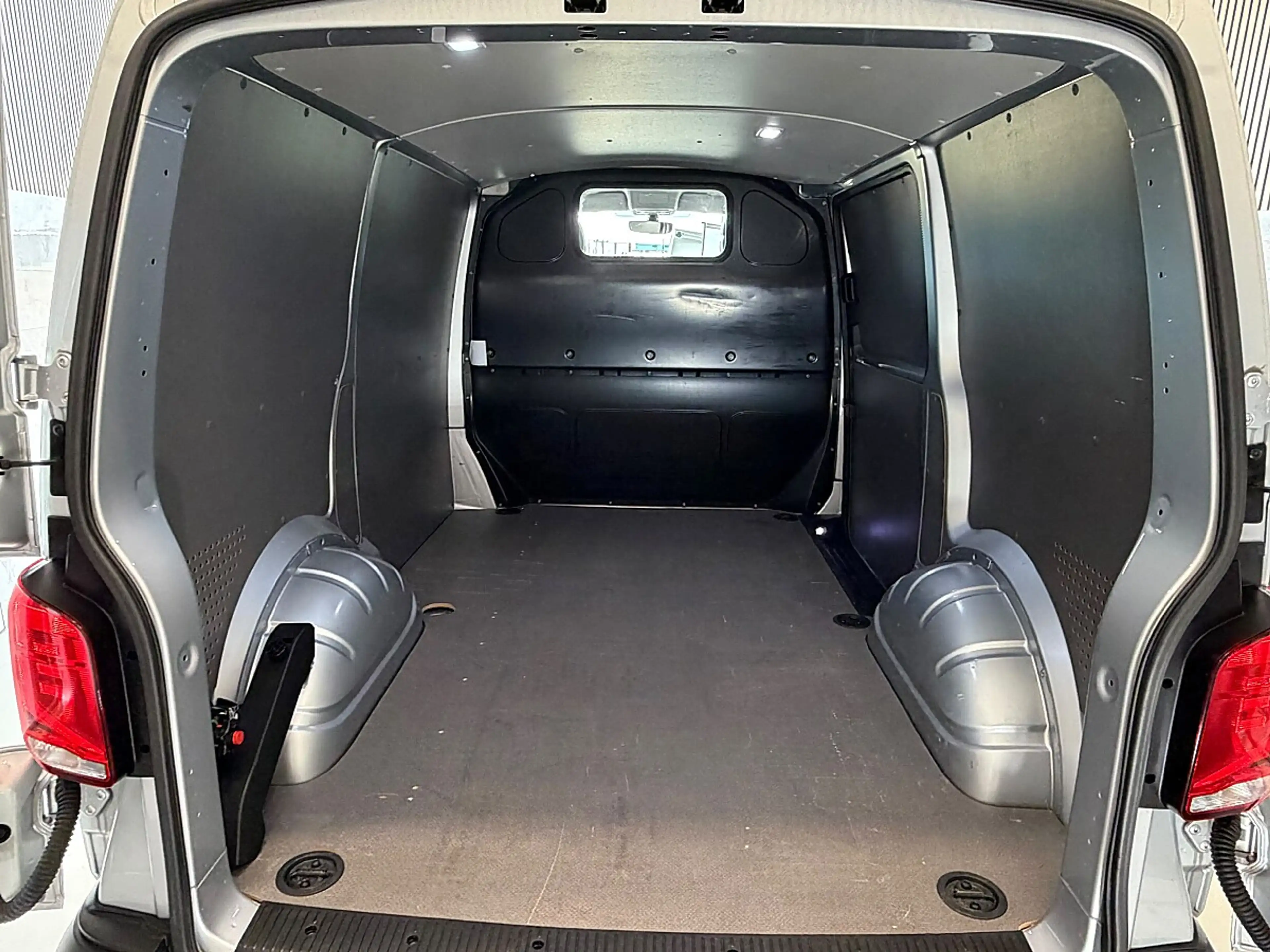 Volkswagen T6.1 Transporter KR Flügel DSG AHK abnehmbar Fernlichtassistent ... — photo 9