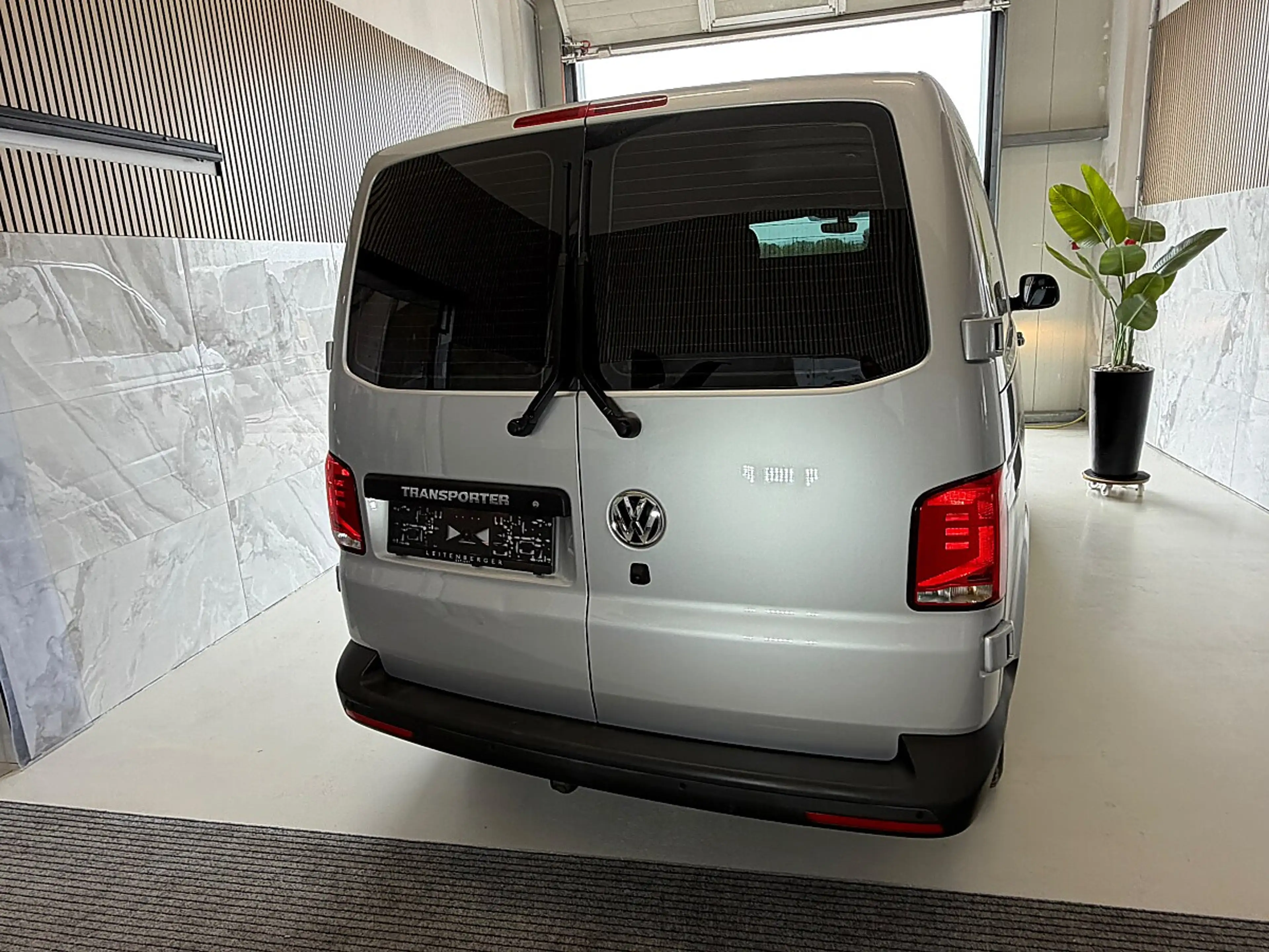 Volkswagen T6.1 Transporter KR Flügel DSG AHK abnehmbar Fernlichtassistent ... — photo 8